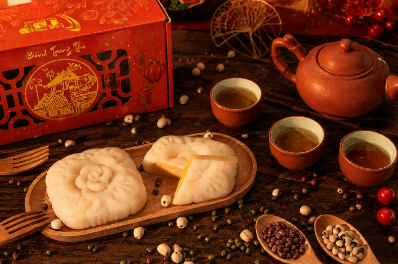 KHÔNG PHẢI MỌI HỘP BÁNH TRUNG THU ĐỀU TRỞ THÀNH MÓN QUÀ ĐÁNG NHỚ. cHỈ NHỮNG MÓN QUÀ MANG THEO MỘT CÂU CHUYỆN MỚI CÓ THỂ Ở LẠI TRONG LÒNG NGƯỜI NHẬN.